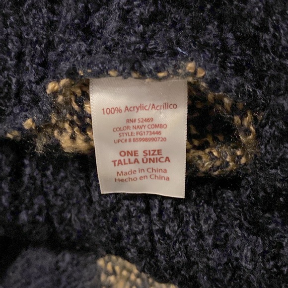 Poncho - Picture 3 of 3